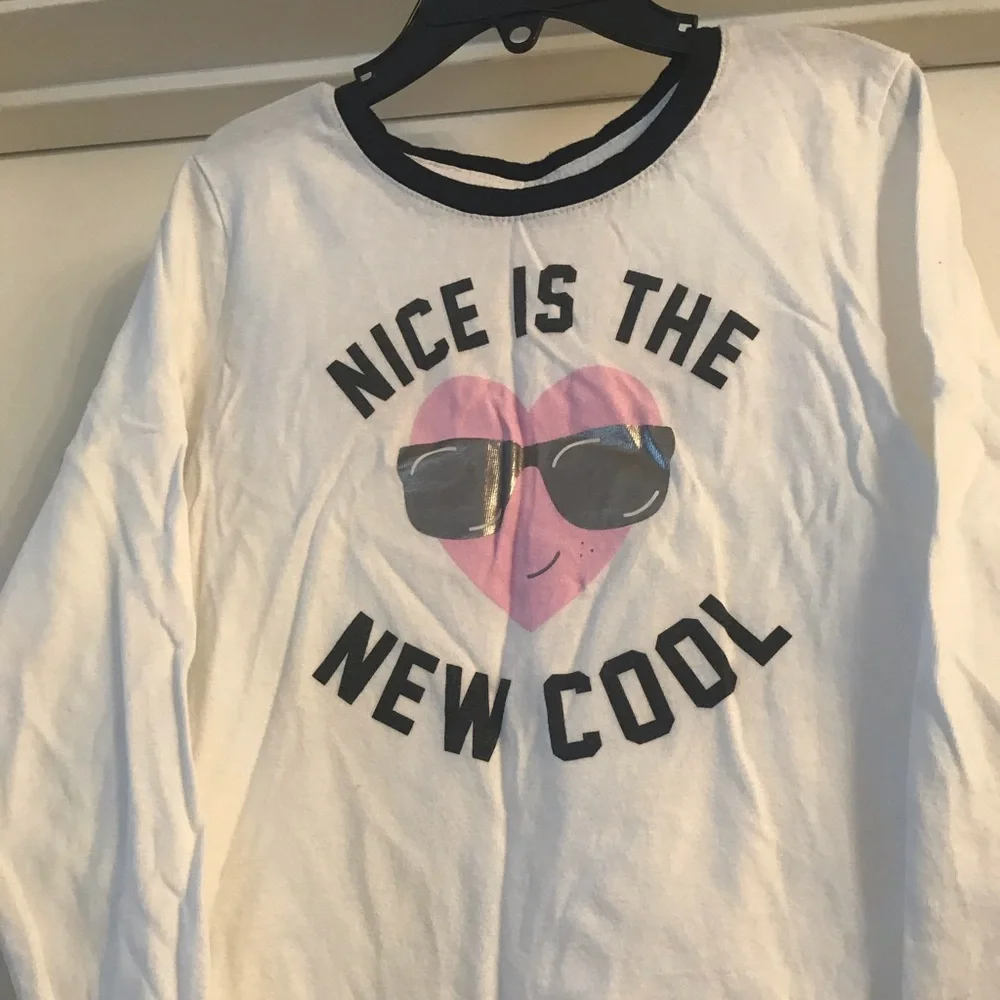 Old Navy white top, size 6-7